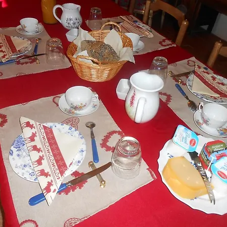 Bed & Breakfast Lascurades 2*